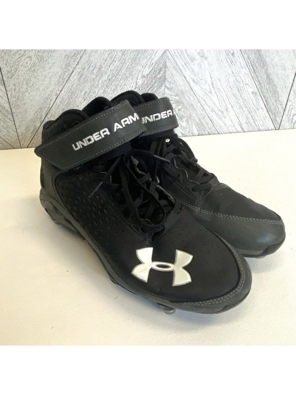 Under Armour UA Football Cleats Mens US 8.5 Black Mid Top Molded 1246161-001